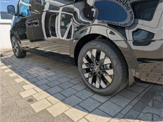 Hyundai Staria Signature