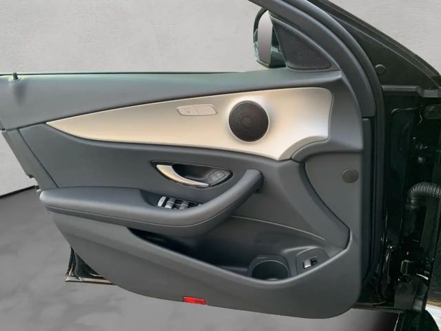 Mercedes-Benz E 220 Sedan