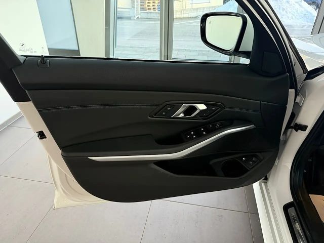 BMW 330 330e M-Sport Touring xDrive