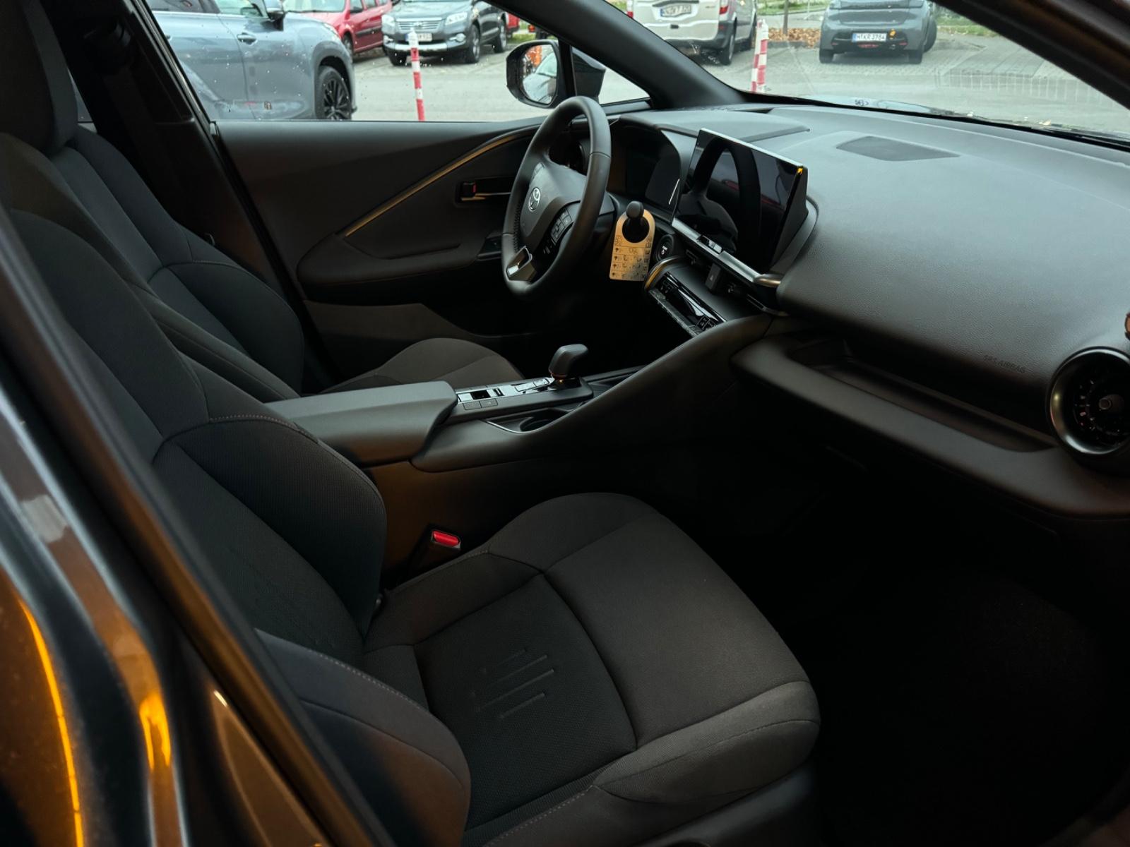 Toyota C-HR Plug-in Team D