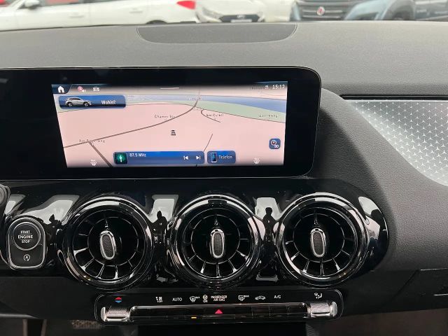 Mercedes-Benz GLA 180 *LED Navi Kamera Sitzh. DAB Leder*