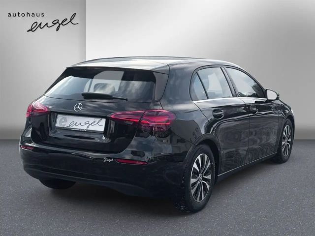 Mercedes-Benz A 180 A 180 7G-DCT Entry,KLIMA,NAVI,TEMPO,RFK,SH,LED,SH