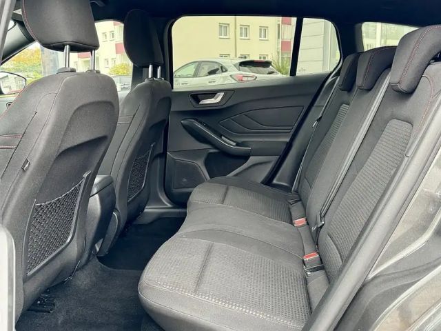 Ford Focus EcoBoost ST Line