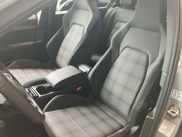 Volkswagen Golf CarPlay Hyb. Matrix Pano ACC AHK