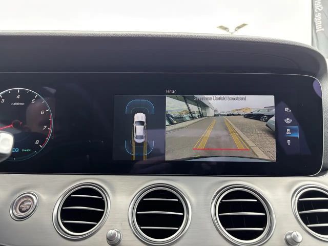 Mercedes-Benz E 200 AVANTGARDE Sedan