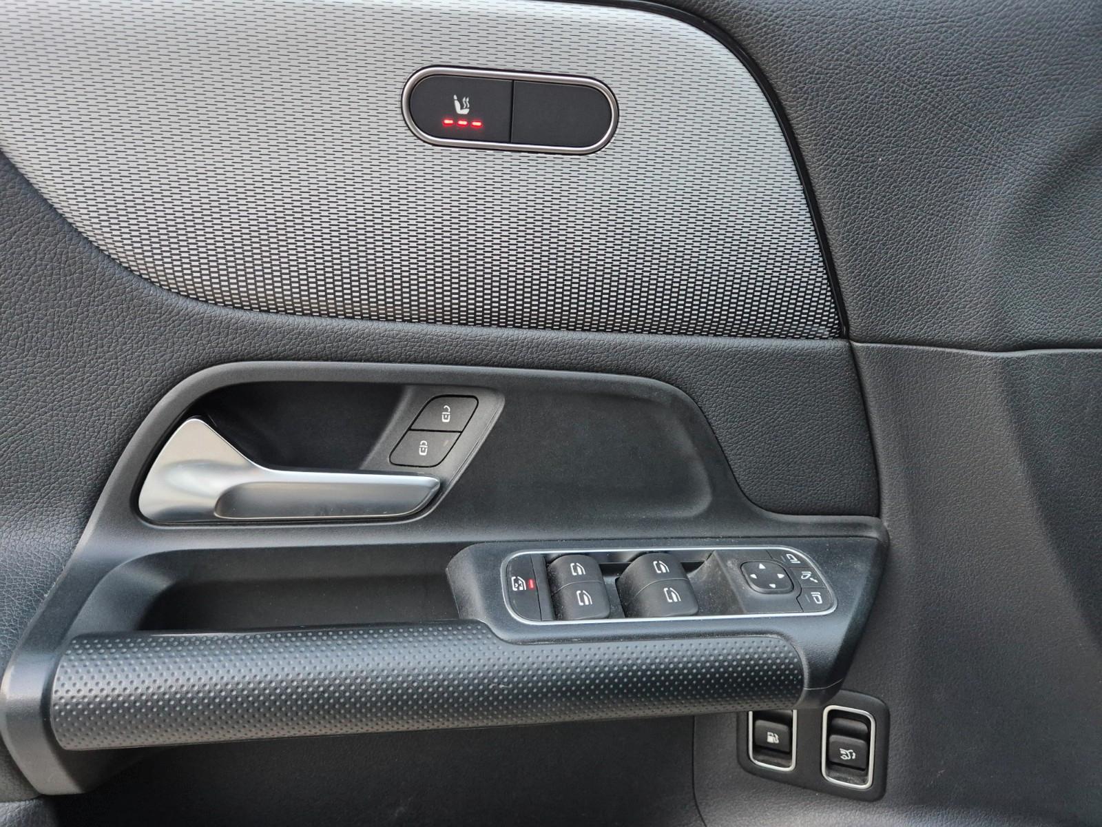 Mercedes-Benz B 250 B 250 e Sedan