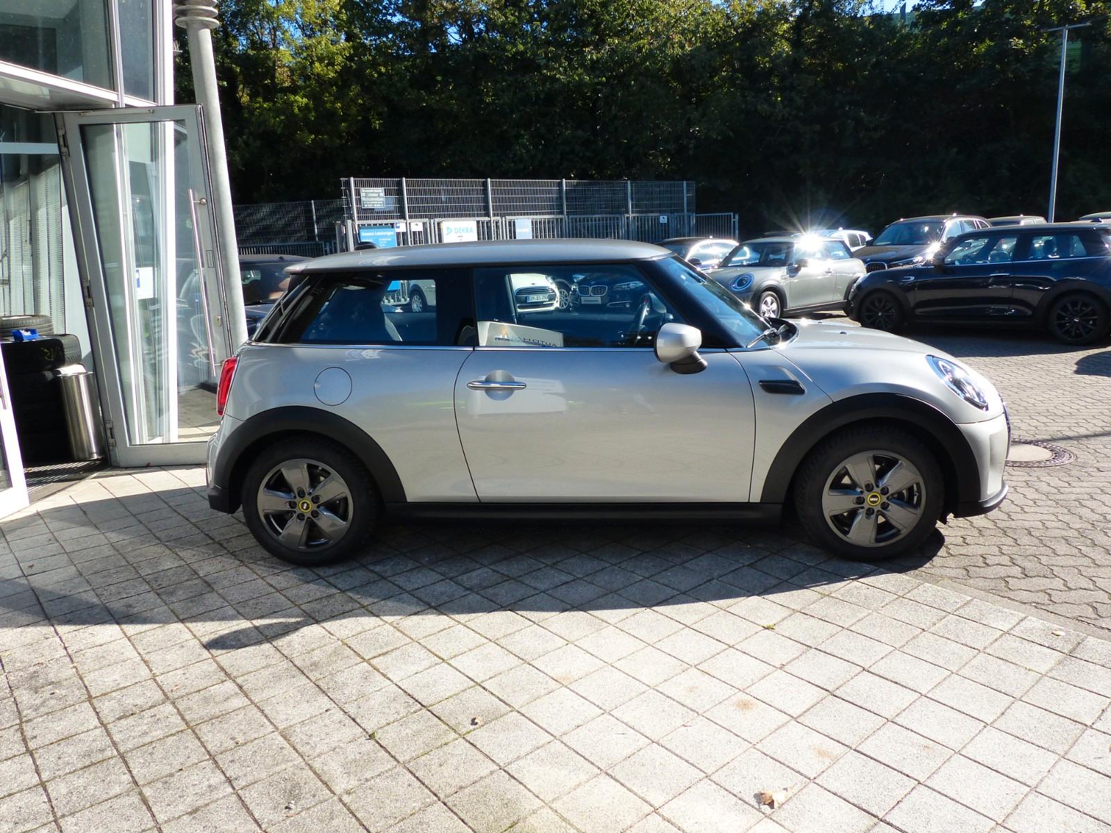 MINI Cooper "Essential Trim", Apple CarPlay, Tempomat
