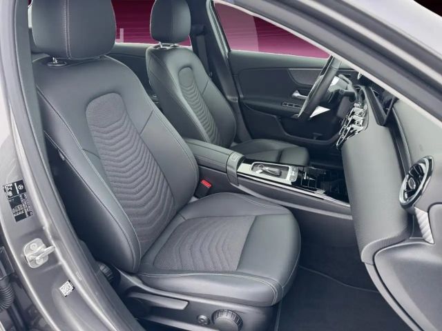 Mercedes-Benz A 180 A 180 d