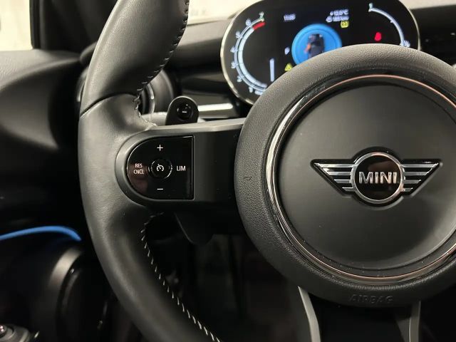 MINI Cooper S Cabrio Cooper S Cabrio Classic Trim Drivingass. Parkass.