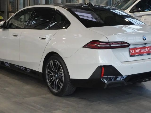 BMW 520 520i M-Sport Sedan