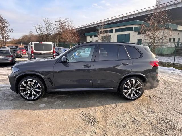 BMW X5 M50i