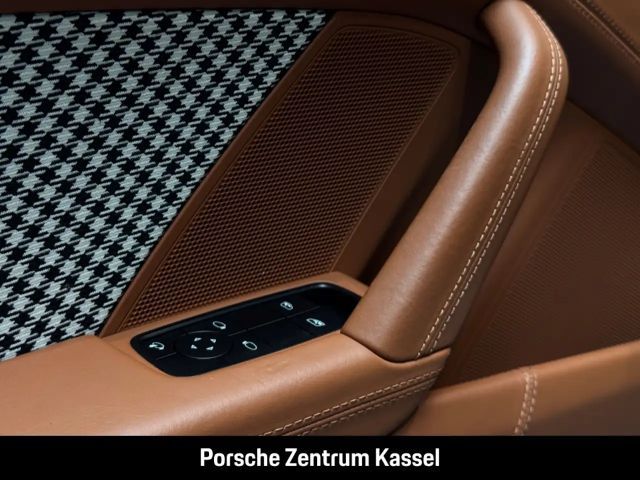 Porsche 992 4 Coupé Targa