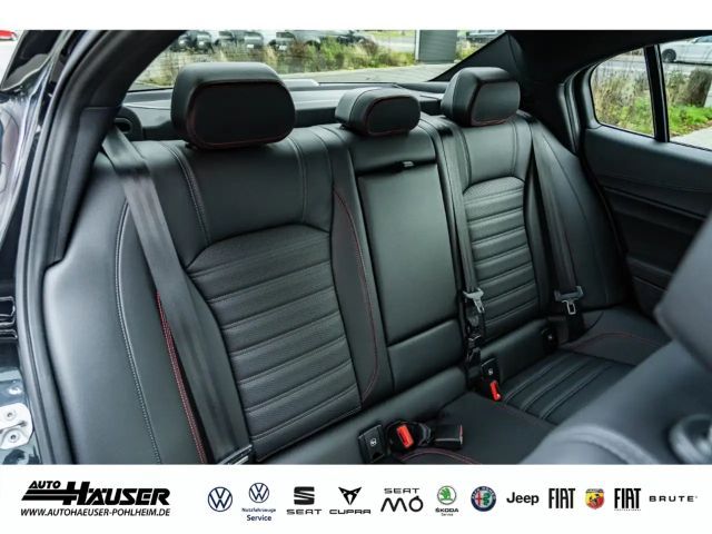 Alfa Romeo Giulia AT8 Q4 Turbo