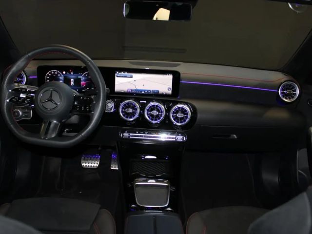 Mercedes-Benz CLA 200 AMG Line Coupé