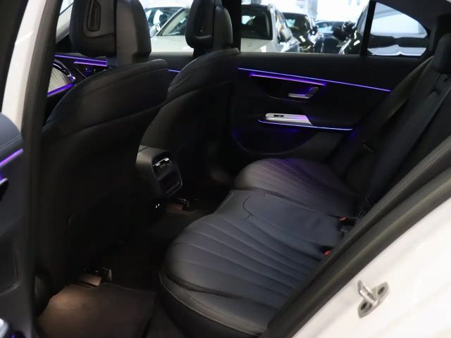 Mercedes-Benz E 200 AVANTGARDE Sedan