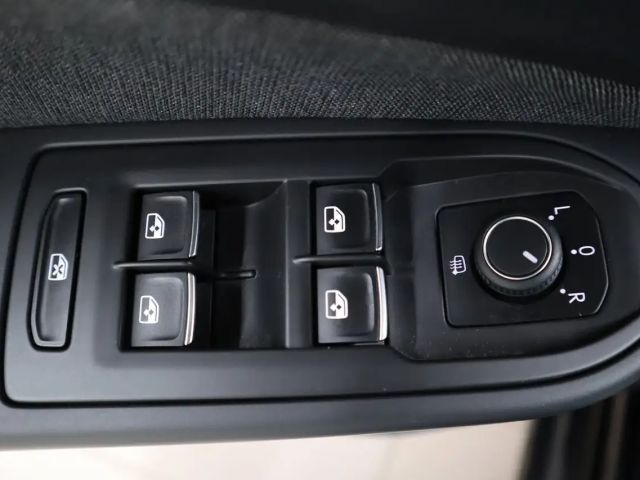 Volkswagen Golf Life Variant