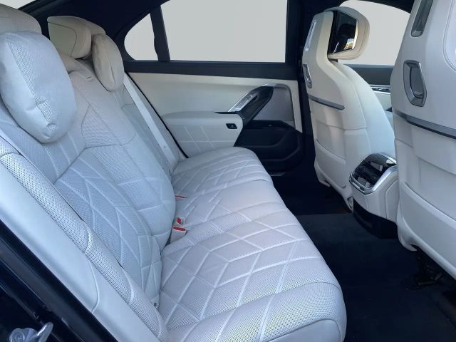 BMW 740 740d M-Sport Sedan xDrive