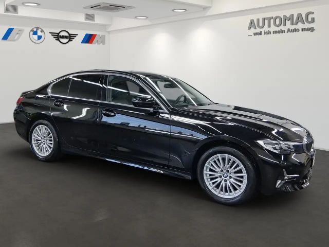 BMW 320 320d Luxury Line Sedan xDrive
