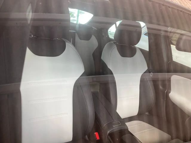 Mercedes-Benz A 250 A 250 e AMG Line