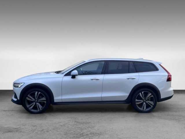 Volvo V60 Cross Country AWD Plus