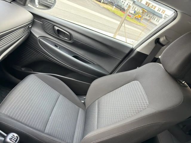 Hyundai i20 *** i-LINE PLUS *** noch ein 4 ZYLINDER MOTOR ***