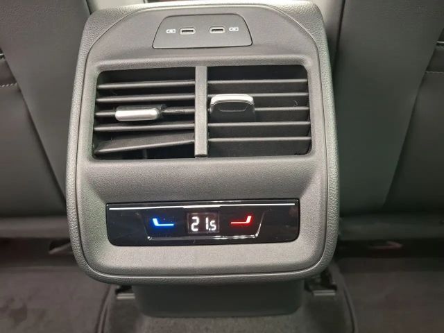 Volkswagen Passat 1.5 eTSI Business Variant