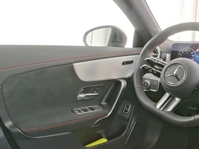 Mercedes-Benz CLA 200 AMG Line Coupé