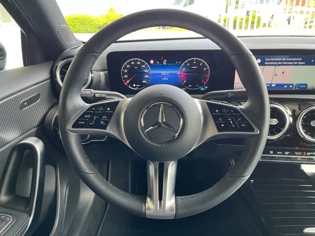 Mercedes-Benz A 180 Hatchback Progressive