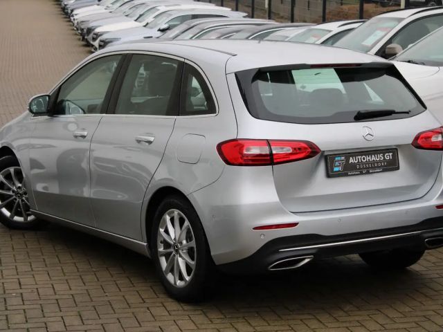 Mercedes-Benz B 180 Sedan