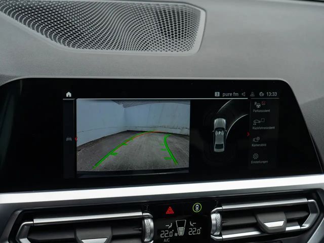 BMW 320 320d M-Sport Sedan