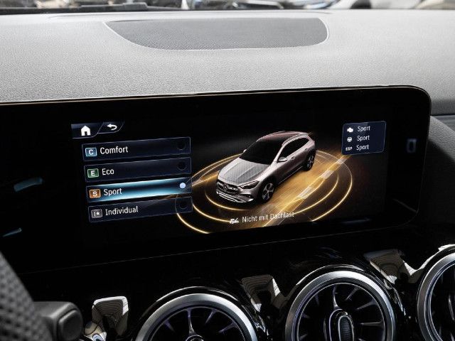 Mercedes-Benz GLA 180 AMG Line