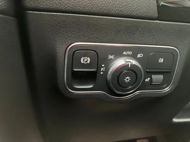 Mercedes-Benz B 180 B 180 d Sedan