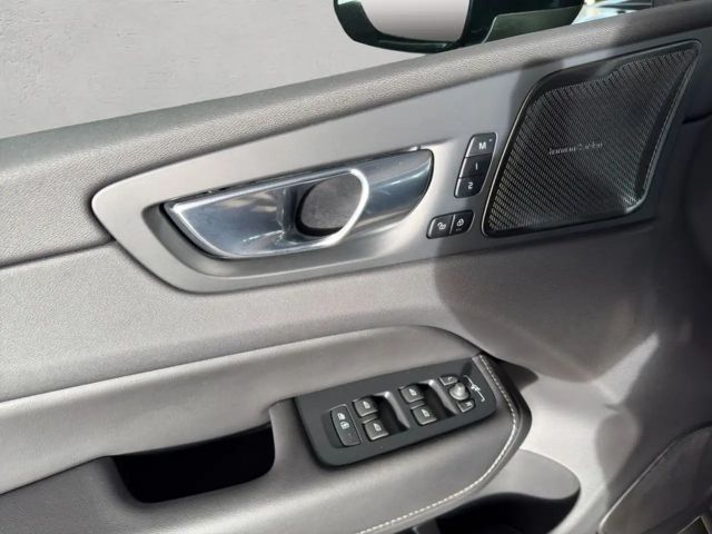 Volvo XC60 AWD Dark Plus