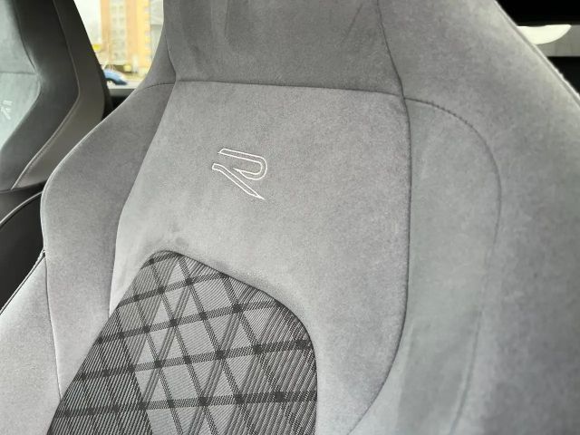 Volkswagen Golf R-Line Variant