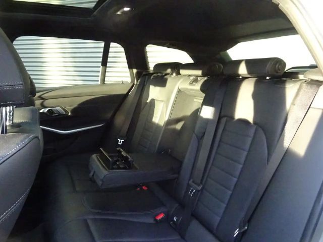 BMW 330 330e M-Sport Touring xDrive