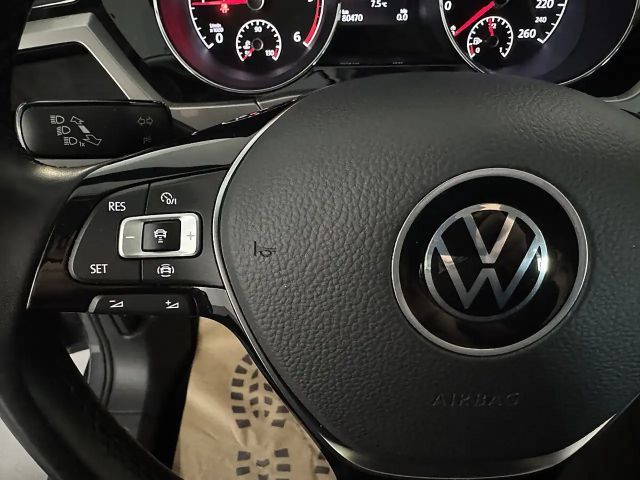 Volkswagen Touran 2,0 TDI *NAVI*ACC*PANO*Sitzheizung*PDC vo/hi*