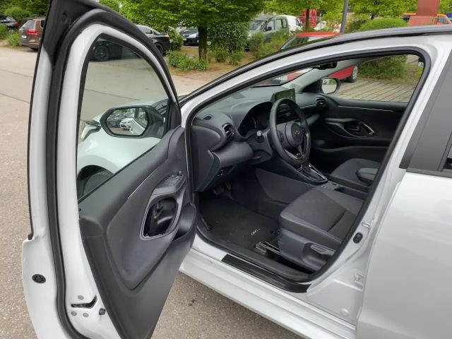 Toyota Yaris 1.5 HSD 116 PS B&W **Sondermodell**