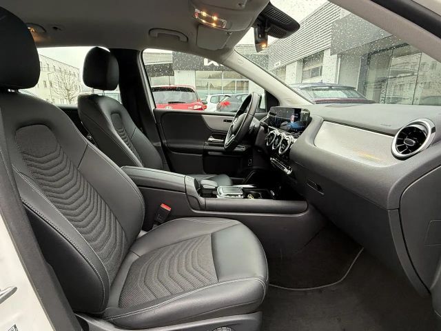 Mercedes-Benz B 180 B 180 d