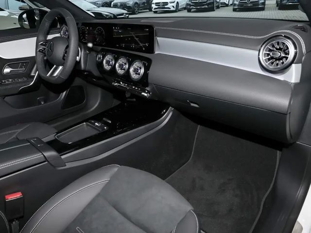 Mercedes-Benz CLA 200 AMG Line