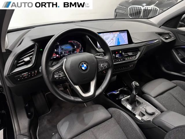 BMW 118 118i Sedan Sport Line