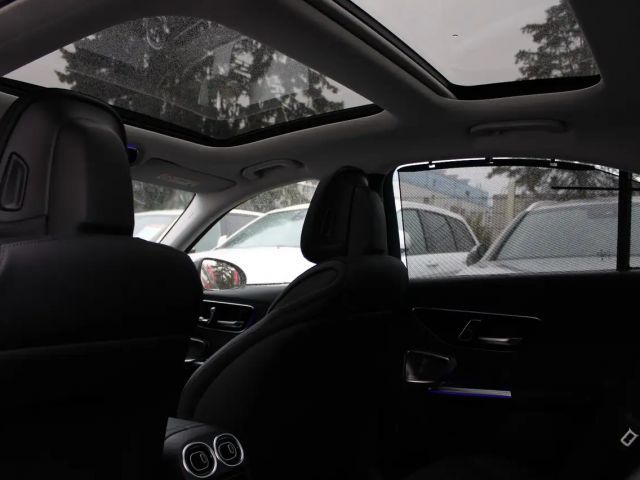 Mercedes-Benz C 200 AMG Line Sedan