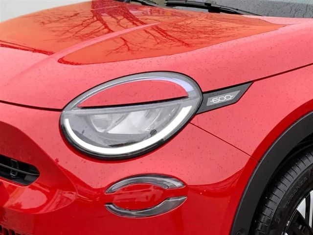 Fiat 600e 1.2 DCT Hybrid PDC Kamera Klimaautomatik CarPlay