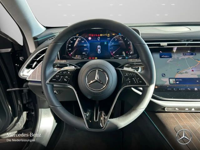 Mercedes-Benz E 200 Sedan