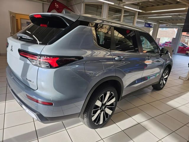 Mitsubishi Outlander 2,4 Intro