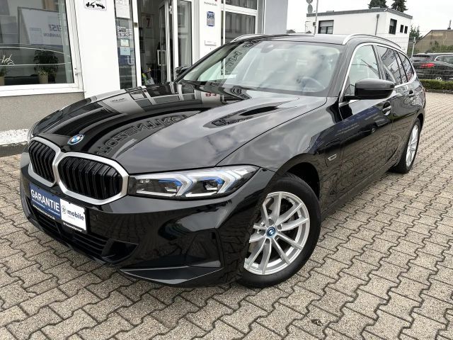 BMW 330 330e Touring xDrive