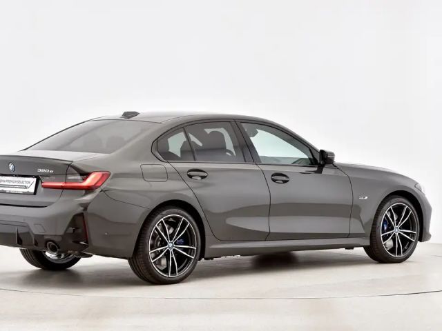 BMW 320 320e Sedan