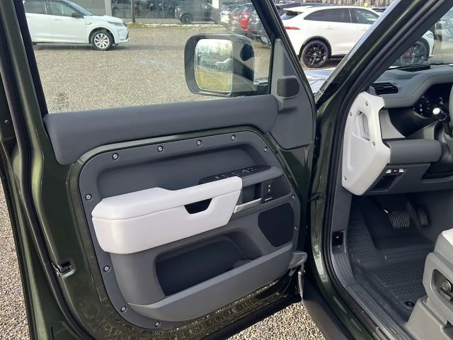 Land Rover Defender 110 Dynamic SE