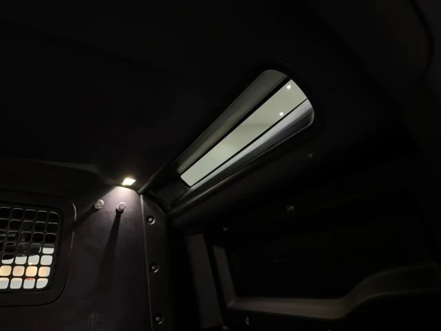 Land Rover Defender AWD D250 SE