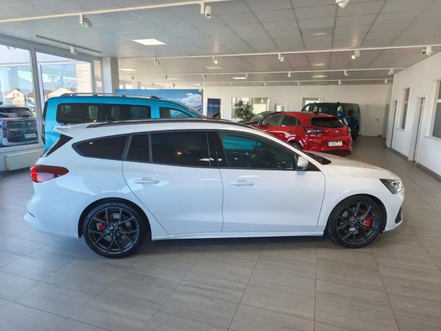 Ford Focus ST Line Wagon
