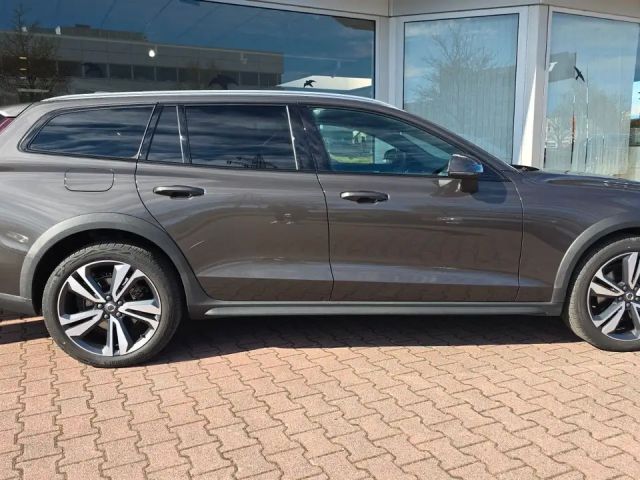 Volvo V60 Cross Country AWD Plus